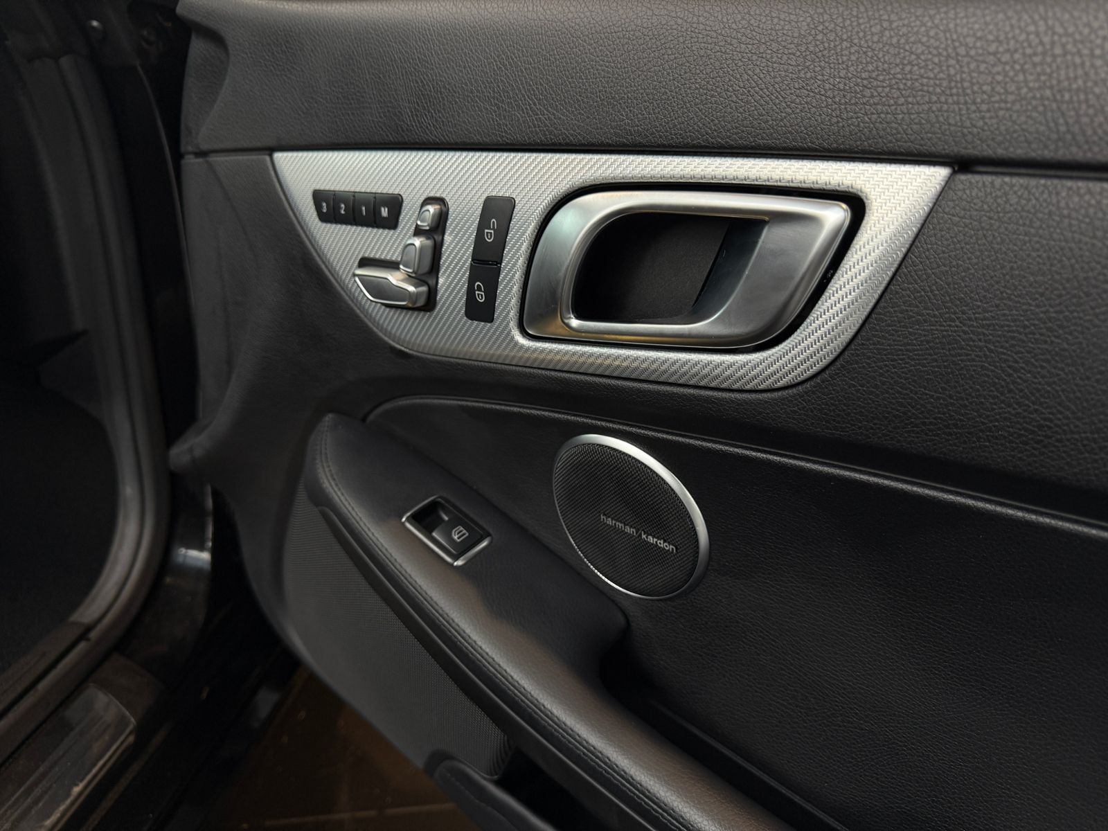 Fahrzeugabbildung Mercedes-Benz SLC 300 AMG Line H/K MEMORY LED ALU