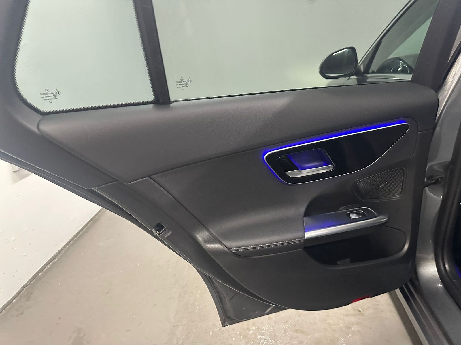 Fahrzeugabbildung Mercedes-Benz C 300 e T Autom.*LED*KAMERA*DISTRO*AMBILIGHT