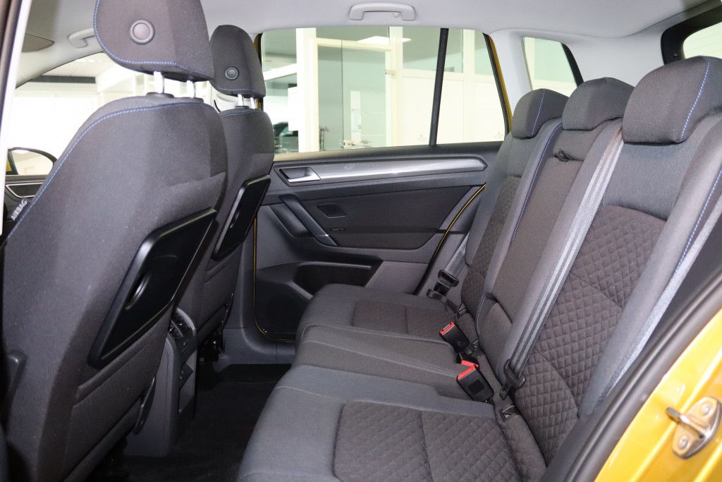 Fahrzeugabbildung Volkswagen Golf Sportsvan 1.0 TSI DSG Join-Apps-Navi-LED-
