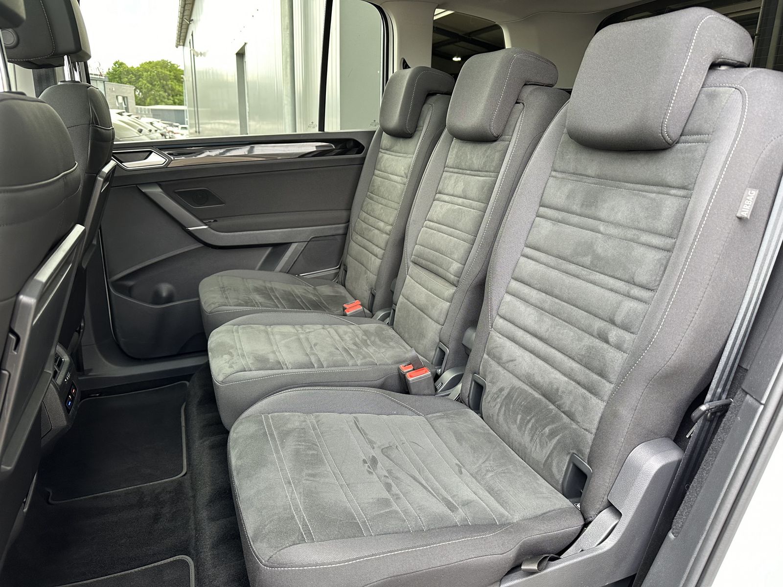 Fahrzeugabbildung Volkswagen Touran 2.0 TDI DSG Highline NAV+LED+AHK+KAM+PANO