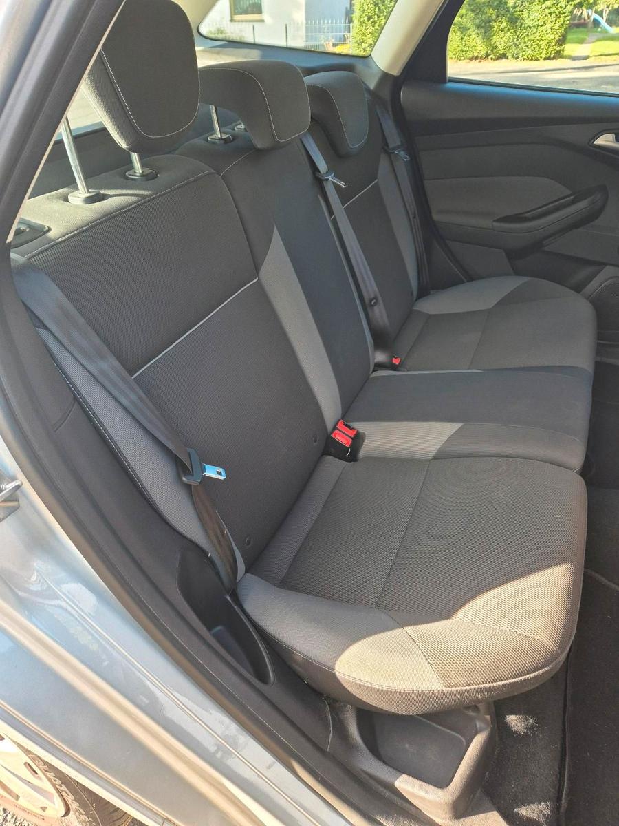Ford Focus 2013 — вигляд ззаду