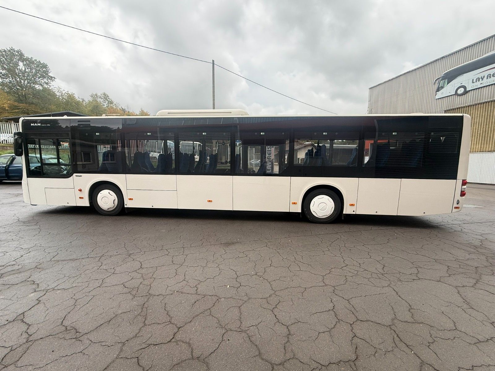 MAN  2017 - Image 9 of 32