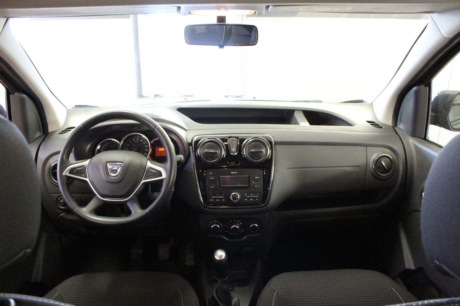 Fahrzeugabbildung Dacia Dokker 1.6 SCe 100 Laureate *Allwetterreifen*