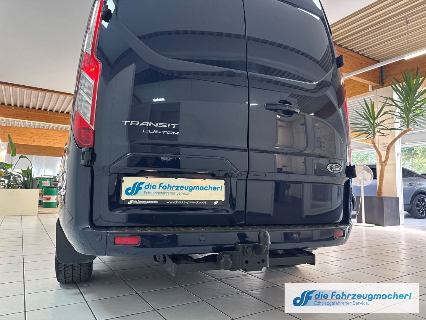 Fahrzeugabbildung Ford Transit Custom Kasten 320 L2H2 Limited StandHZG