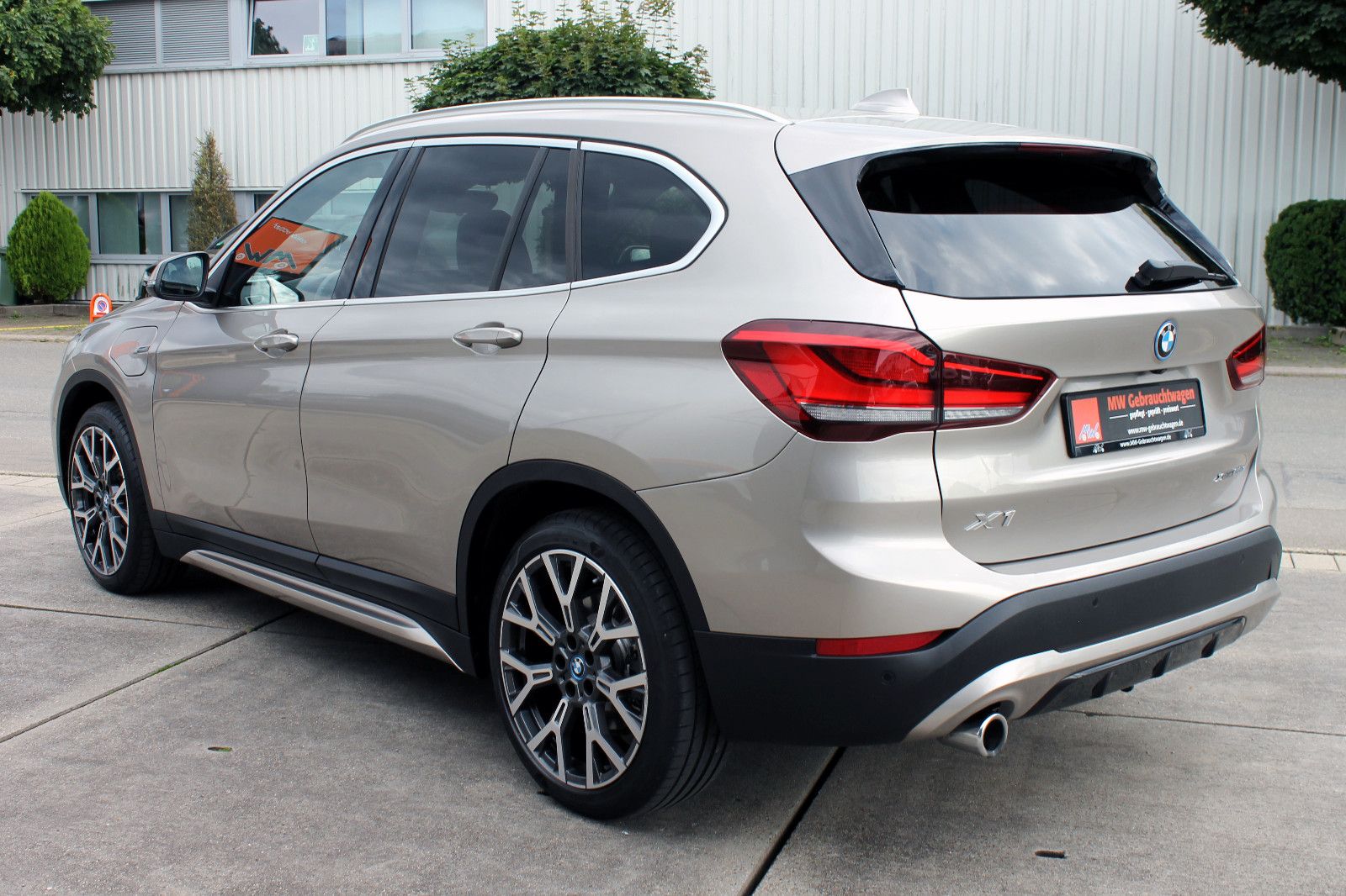 Fahrzeugabbildung BMW X1 xDrive 25e Sport Line Steptr ACC NAVI PDC KAM