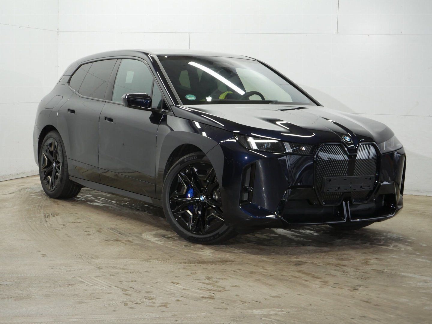 Fahrzeugeinzelansicht 6 Fahrzeugabbildung BMW iX xDrive60 |M Sportpaket| B&W| Panorama-Glasdac