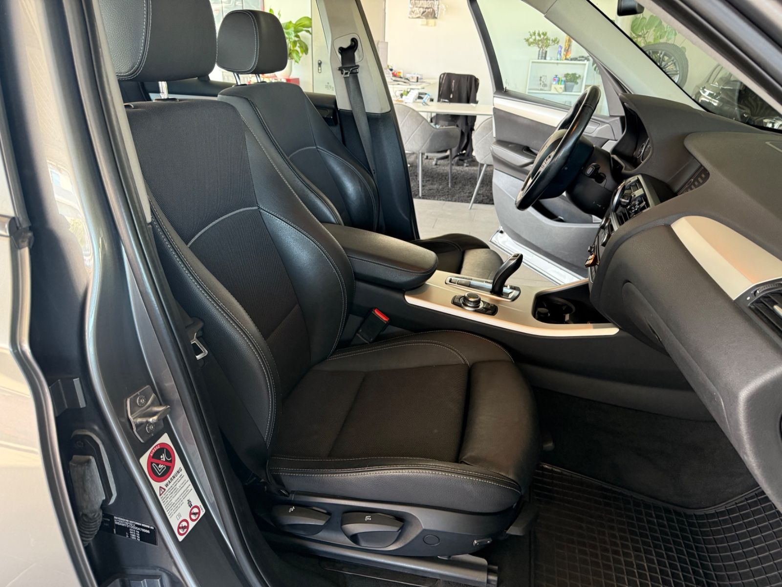 Fahrzeugabbildung BMW X3 xDrive 20d Aut. * Navi * Xenon * PDC * SHZ *