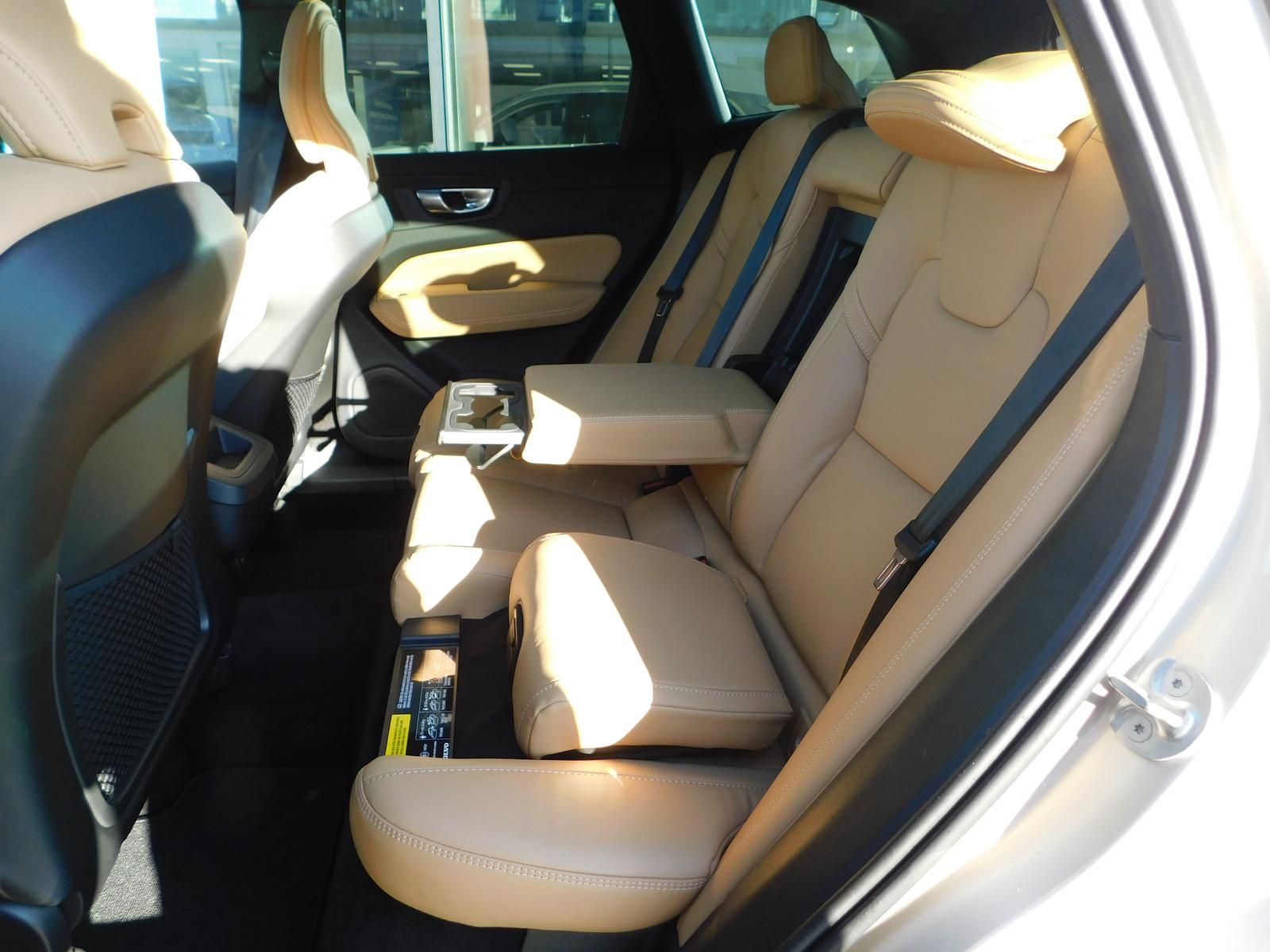 Fahrzeugabbildung Volvo XC60 B5 B AWD Plus Dark "Panoramadach, AHK"