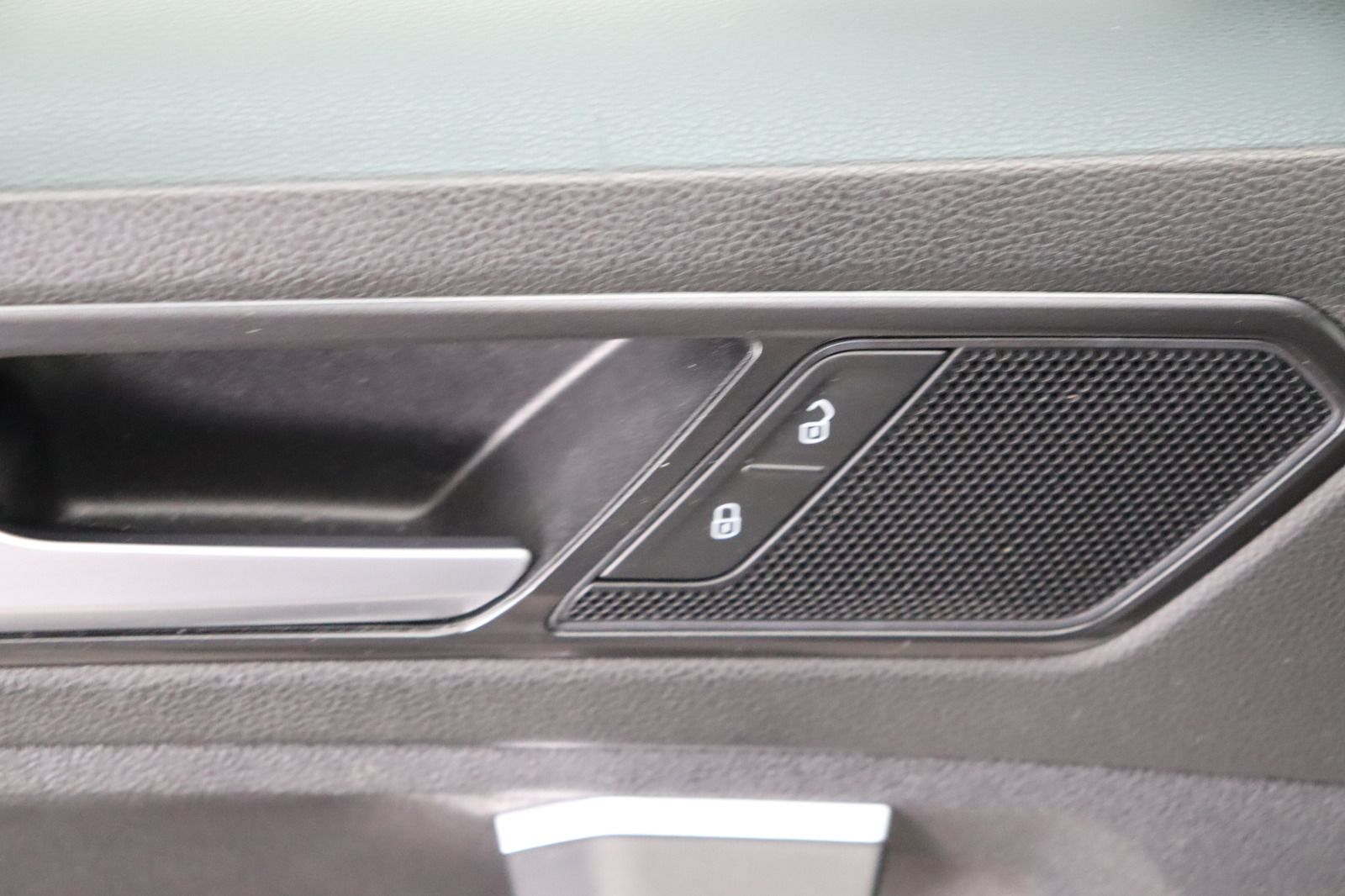 Fahrzeugabbildung Volkswagen Tiguan 2.0 TSI 4 Motion R-line Highline * Pano *