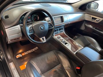 Jaguar XF 2.2 Diesel *LEDER*KAM*NAVI*PDC*SZHZ*XENON*