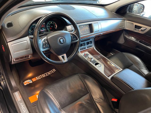 Jaguar XF 2.2 Diesel *LEDER*KAM*NAVI*PDC*SZHZ*XENON*