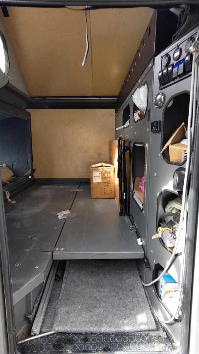 Mitsubishi L200 mit Crawler Camping Aufbau