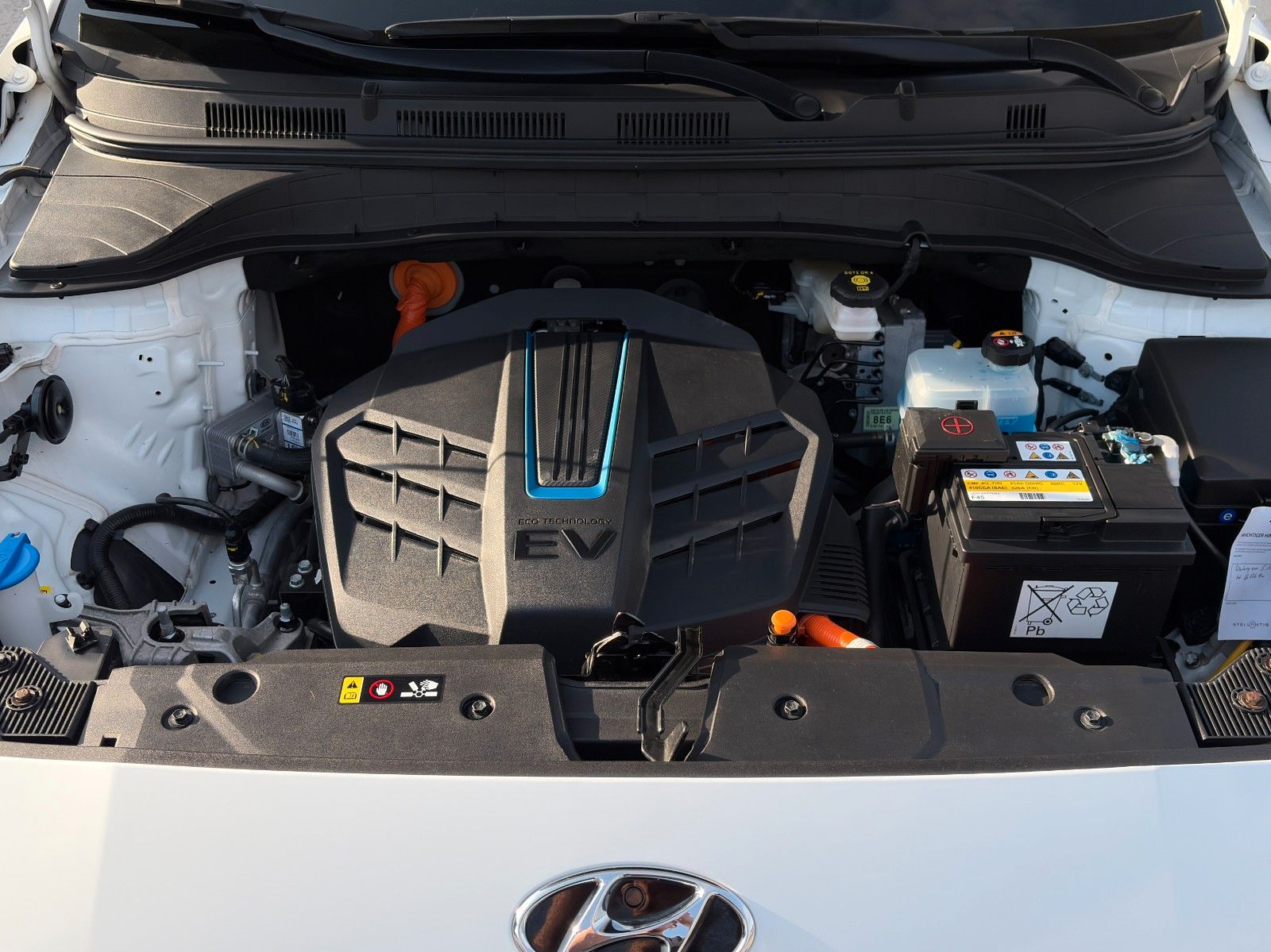 Fahrzeugabbildung Hyundai KONA E Select SHZ LHZ ACC LKA LFA Navi CarPlay