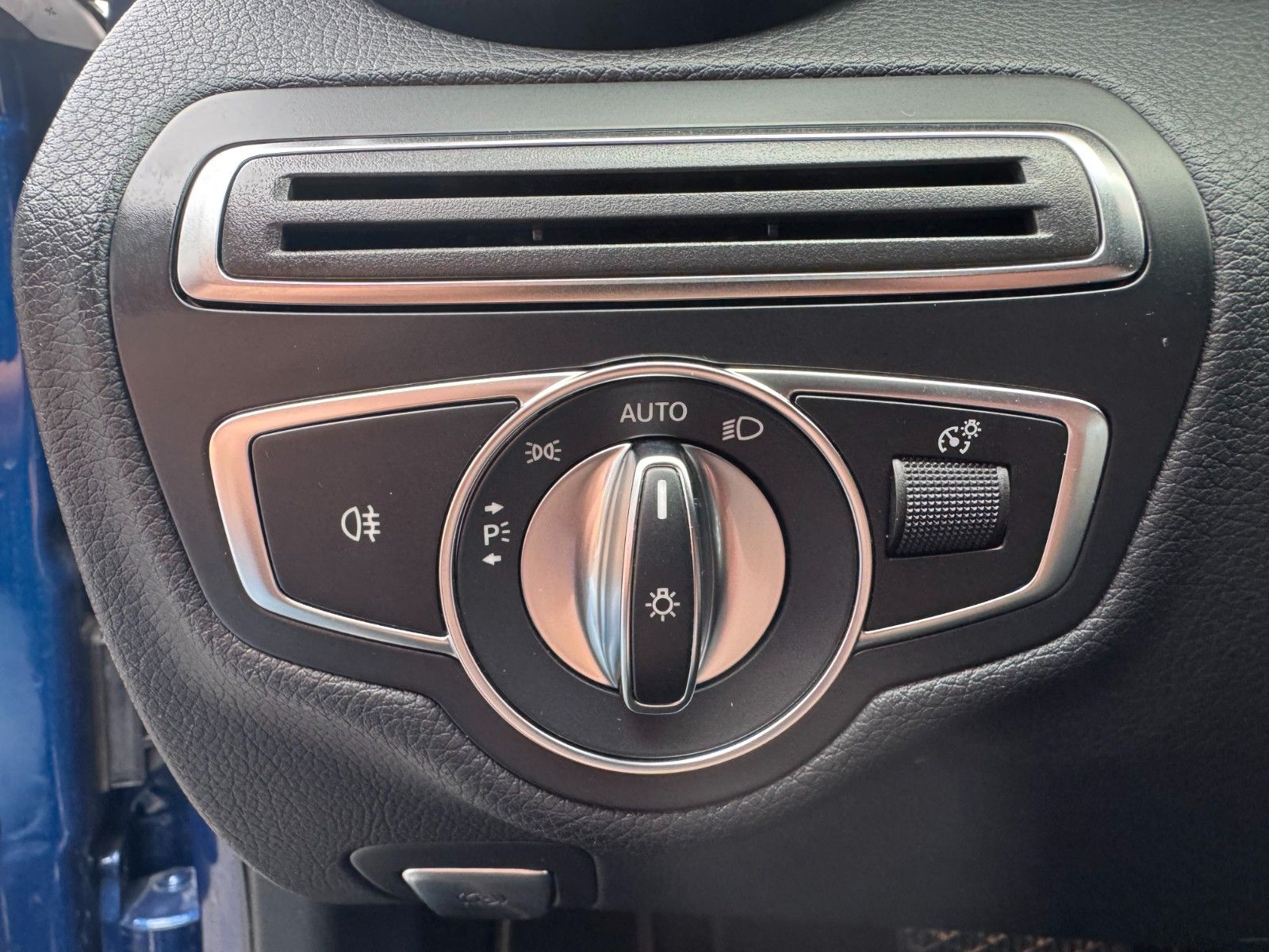 Fahrzeugabbildung Mercedes-Benz C 300 T Avantgarde+Ambiente+LED+IHC+SpiegelP