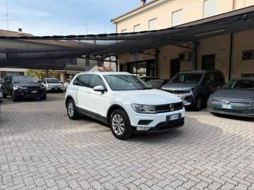 Volkswagen Tiguan - 1