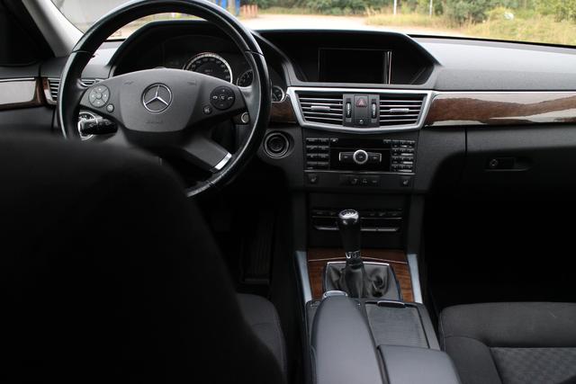 Mercedes-Benz E 200 T-Modell CGI BlueEfficiency – Bild 12