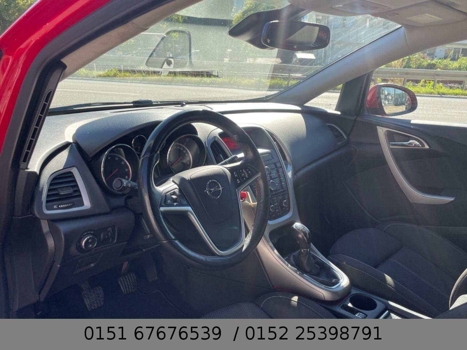 Opel Astra 2011 — photo 13