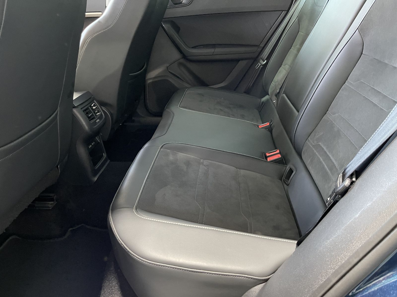 Fahrzeugabbildung SEAT Ateca Xperience 2.0 TDI*AHK*Cam*LED*Leder*
