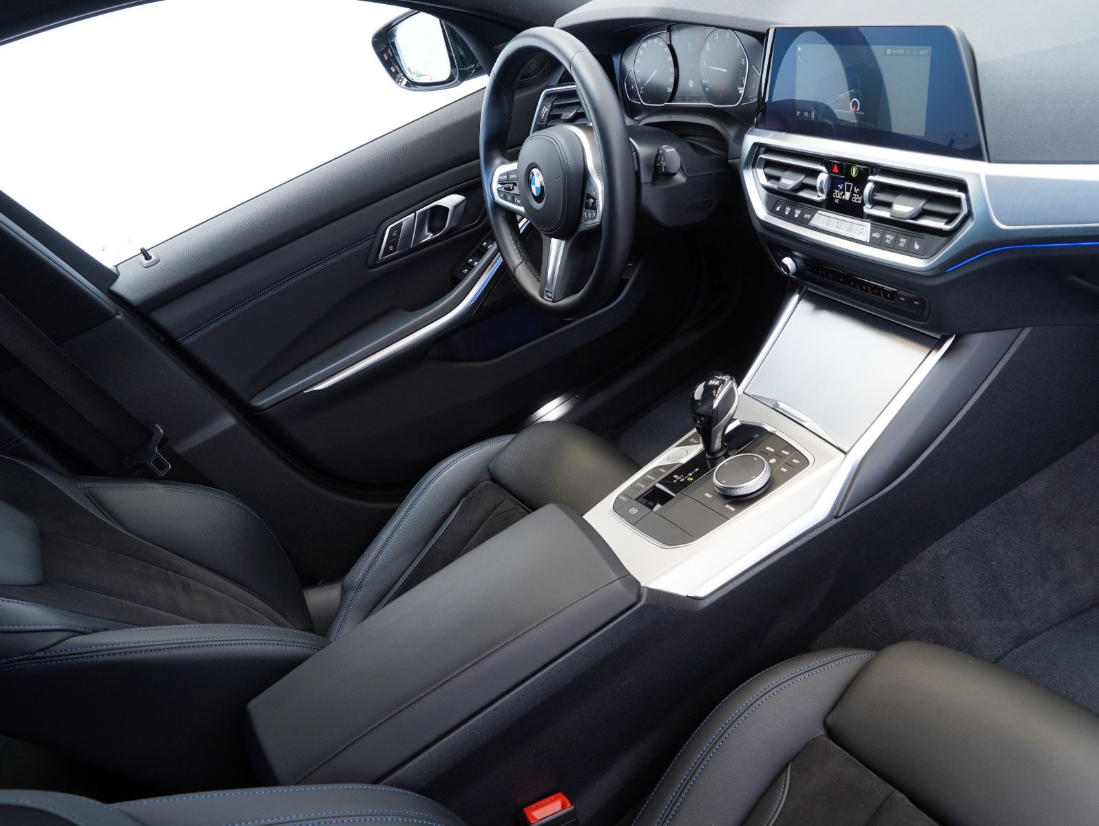 Fahrzeugabbildung BMW 320 i Touring M Sport HUD/H&K/LM 19"