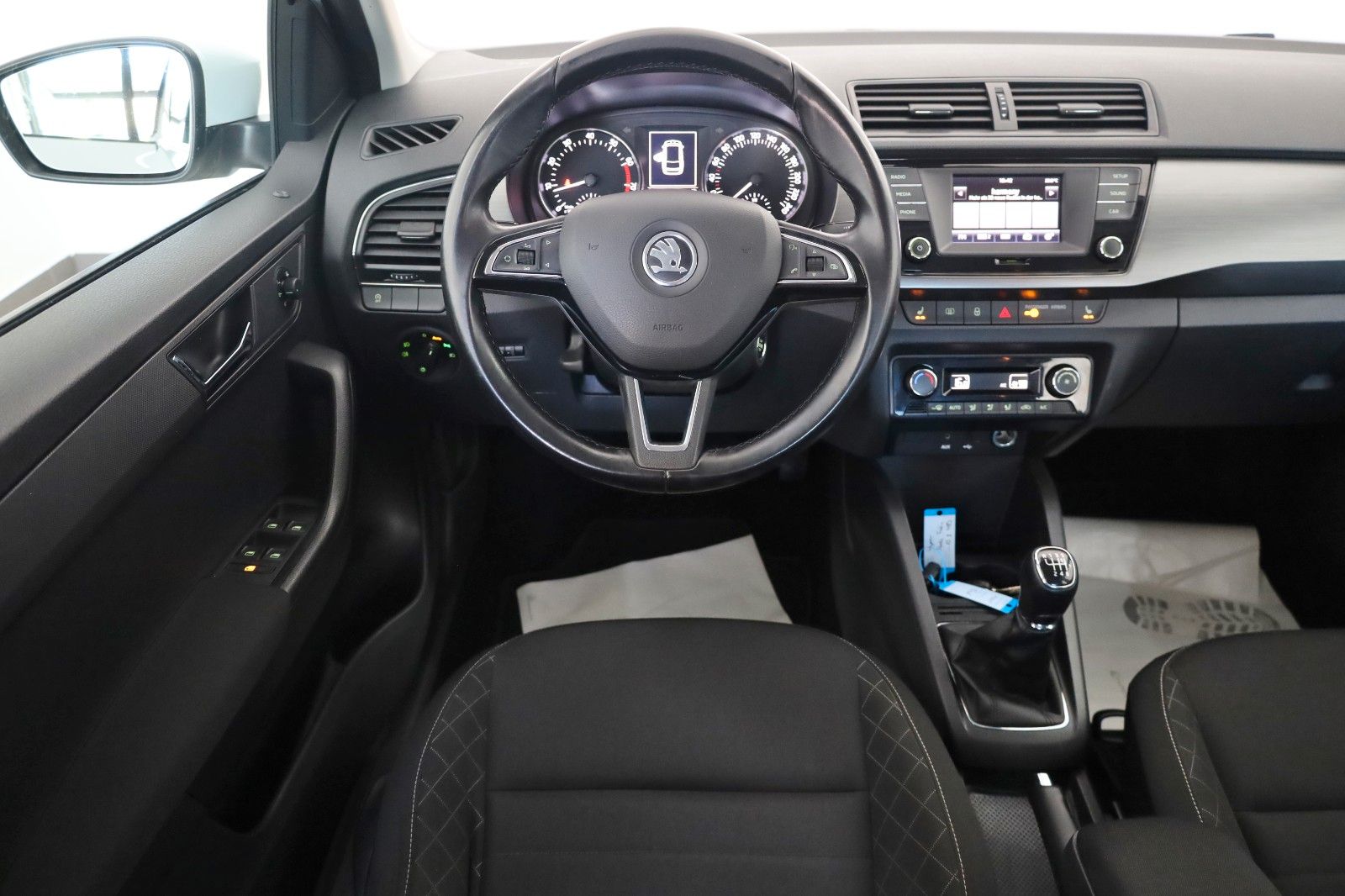 Fahrzeugabbildung SKODA Fabia Combi Style SH,PDC,8-fach bereift!