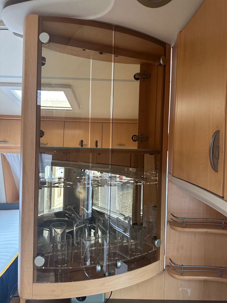 Fahrzeugabbildung Hobby De Luxe 495 UL Fahrradträger,Mover,Einzelbetten