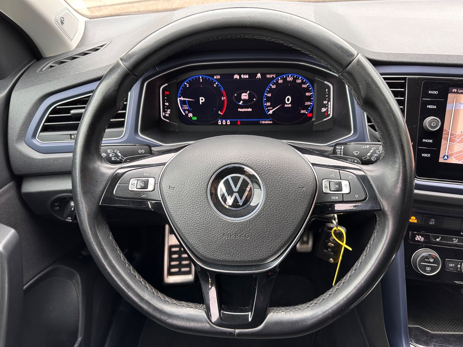 Fahrzeugabbildung Volkswagen T-Roc R Line 2.0 TDI DSG AHK/Beats/Navi/App/19"