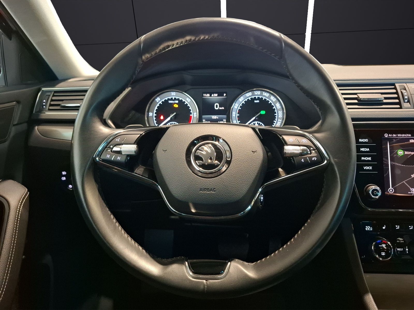 Fahrzeugabbildung SKODA Superb Combi TDI Style DSG Matrix Navi PDC SH LM