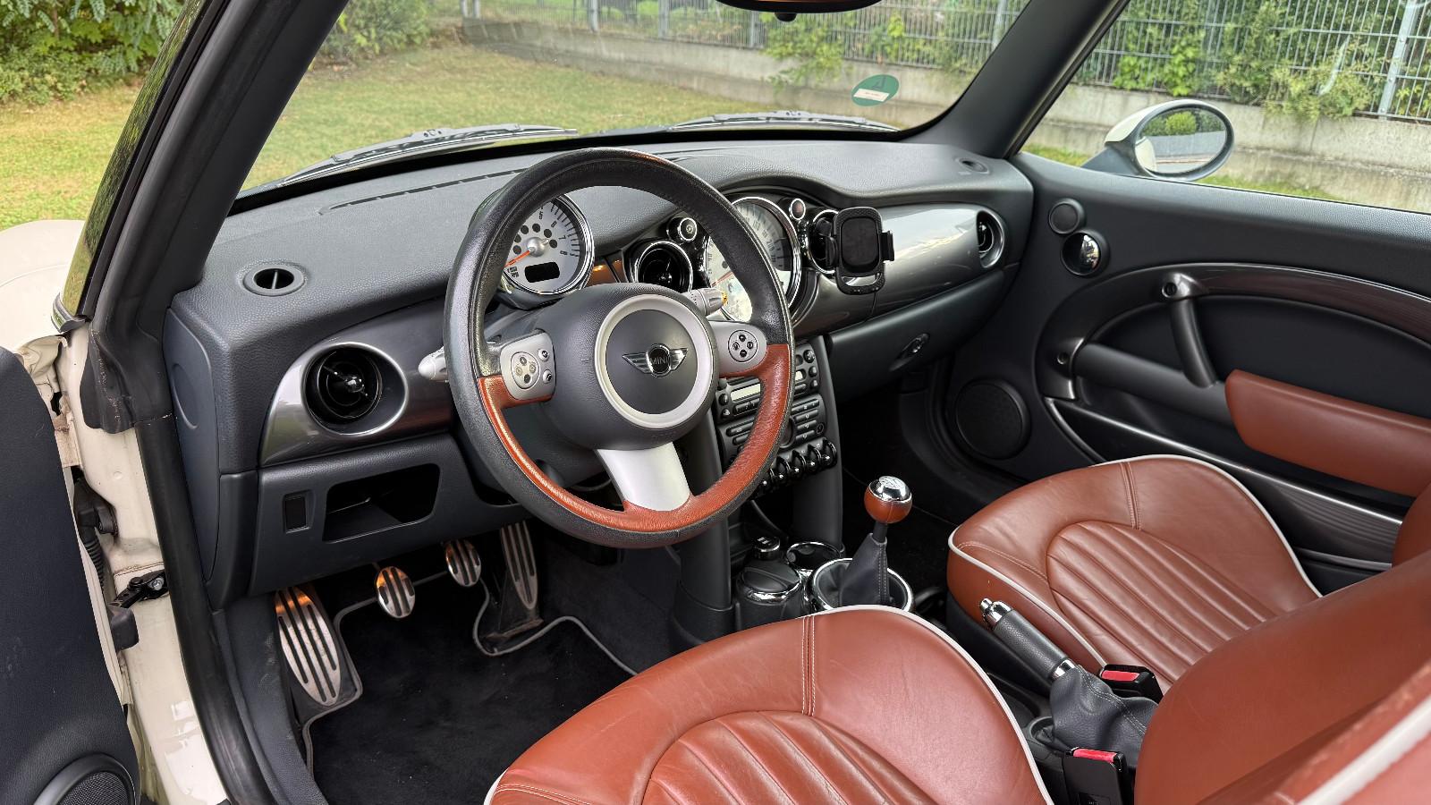MINI COOPER S CABRIO Sondermodell Sidewalk