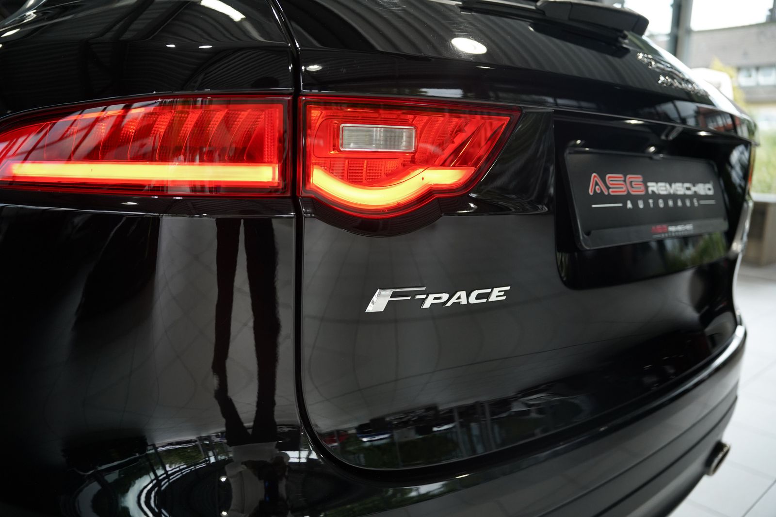 Jaguar F Pace