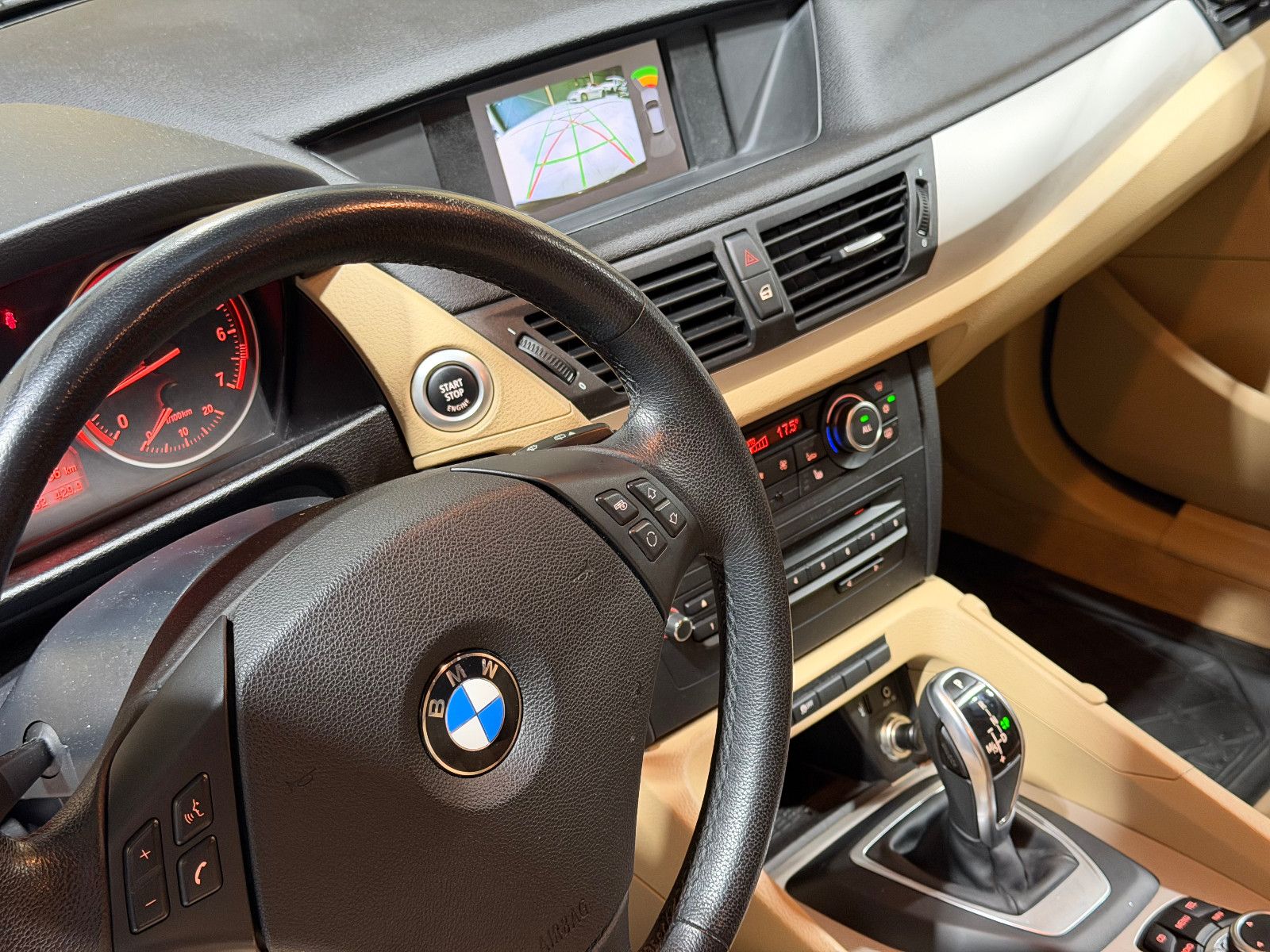 Fahrzeugabbildung BMW X1 20 i sDrive/NAVI/LEDER/XENON/KAMERA