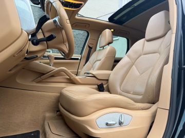 Porsche Cayenne - 4