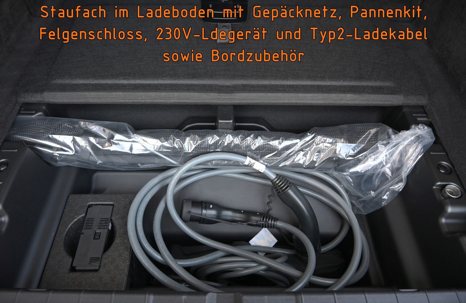 Fahrzeugabbildung BMW iX xDrive50 °AHK°AMIDO°LUFTFEDERUNG°PARKING PROF