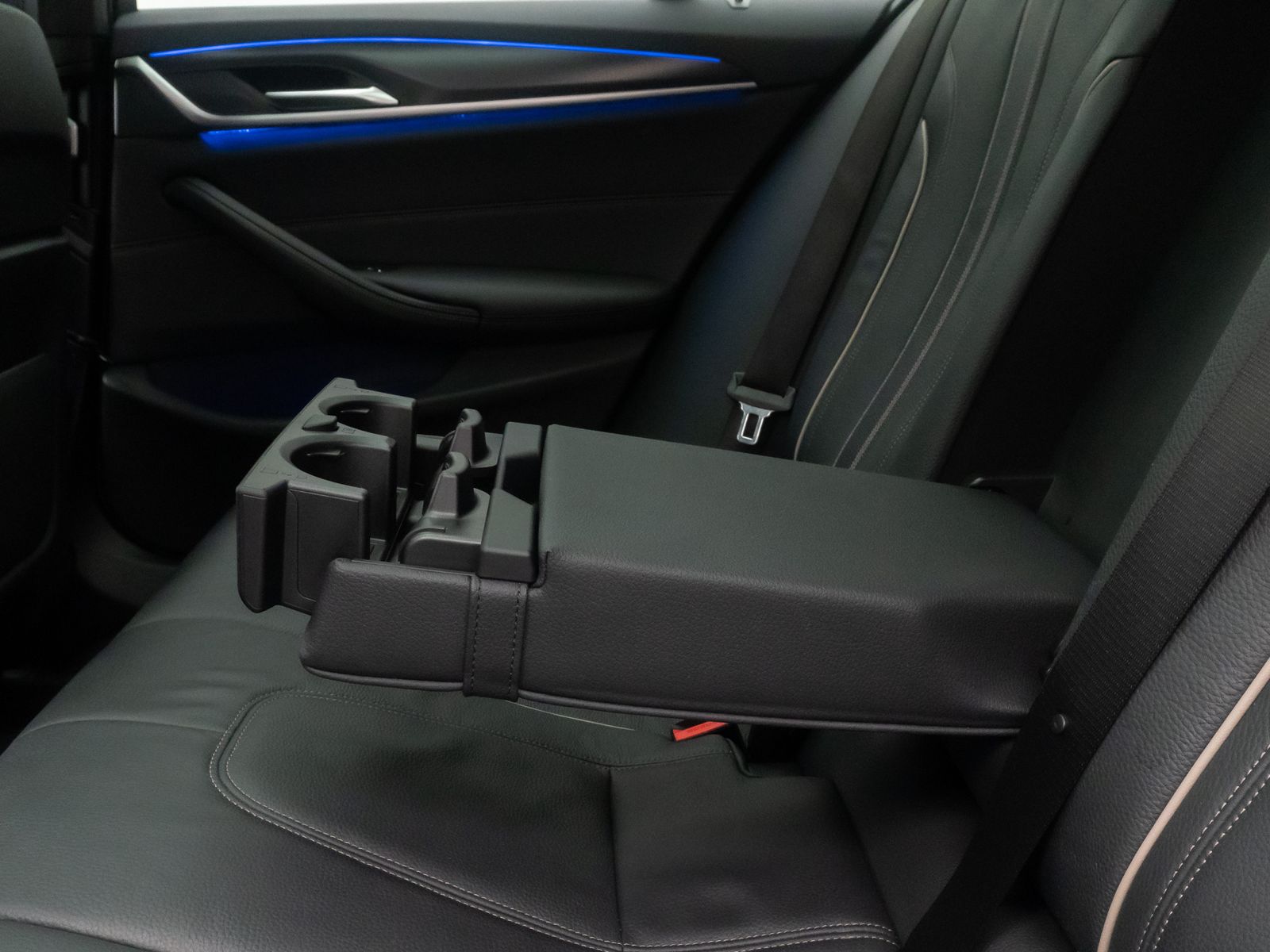 Fahrzeugabbildung BMW 530d MSport HUD DAB Kamera AHK Panorama HiFi 19"