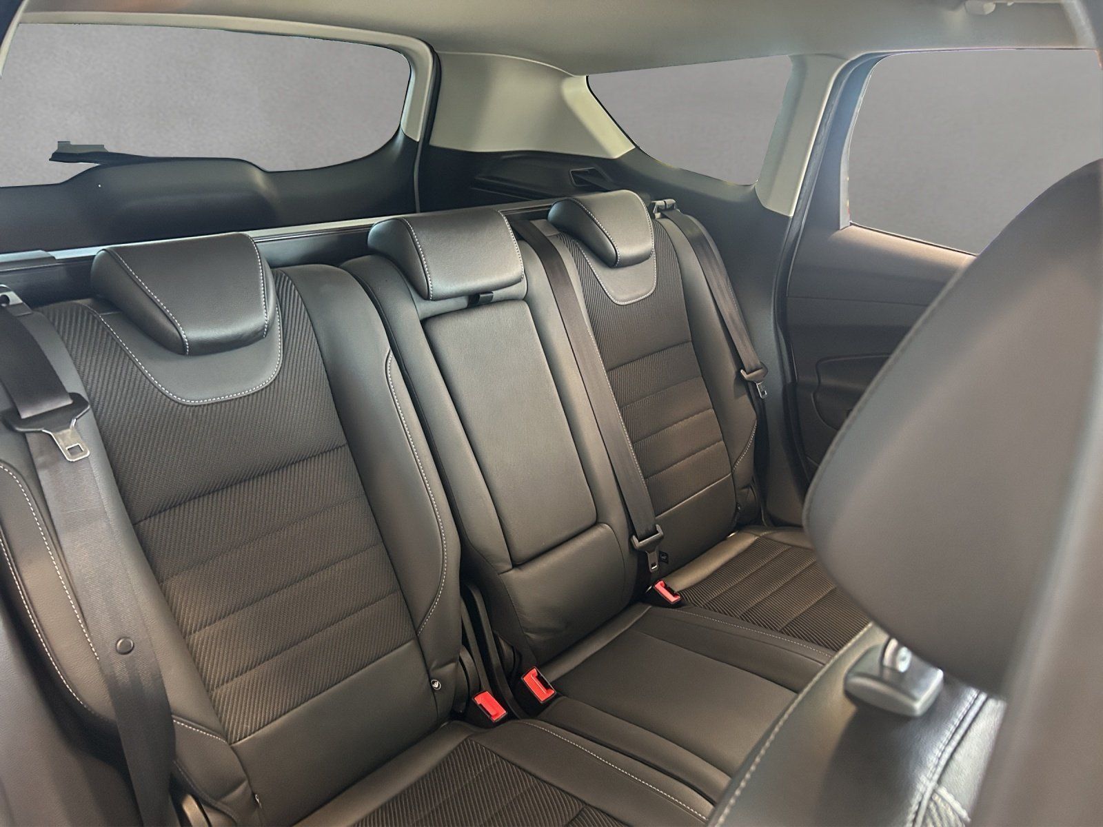 Fahrzeugabbildung Ford Kuga Titanium 1,6 Ecoboost 4x4 Automatik