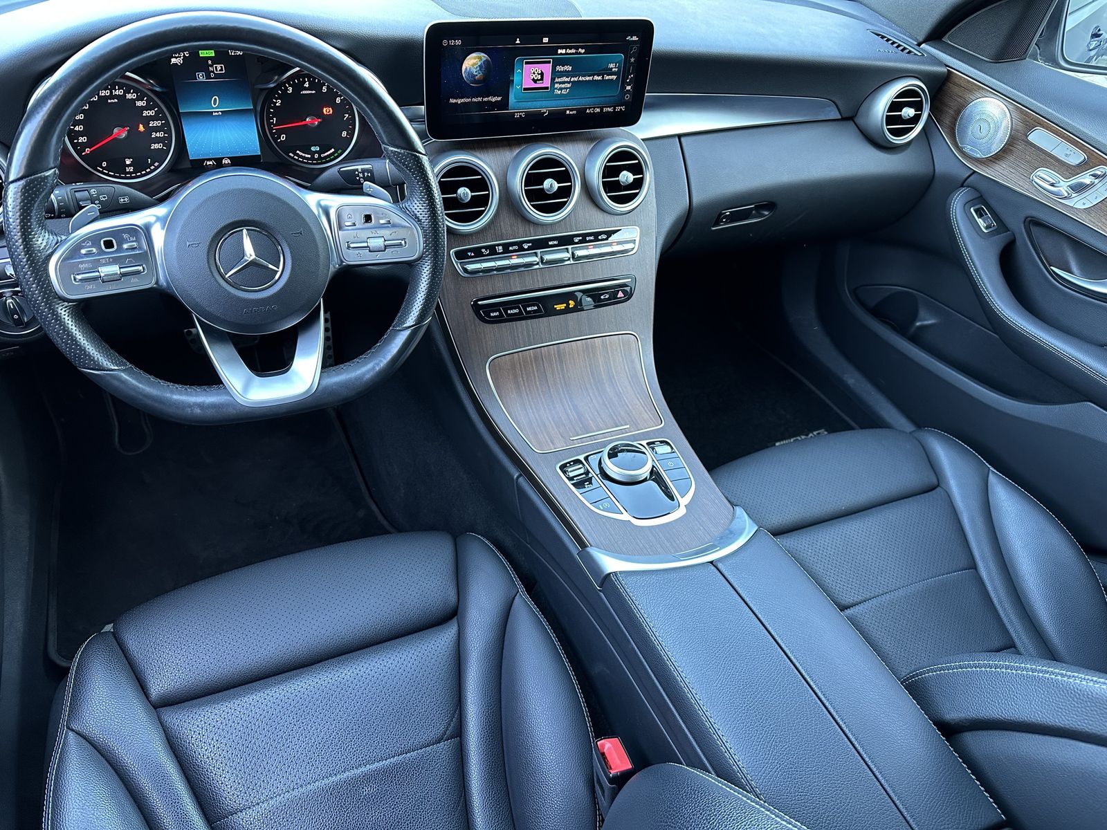 Fahrzeugabbildung Mercedes-Benz C 300 T AMG-Line NAV+LED+AHK+BURMESTER+DISTRONIC