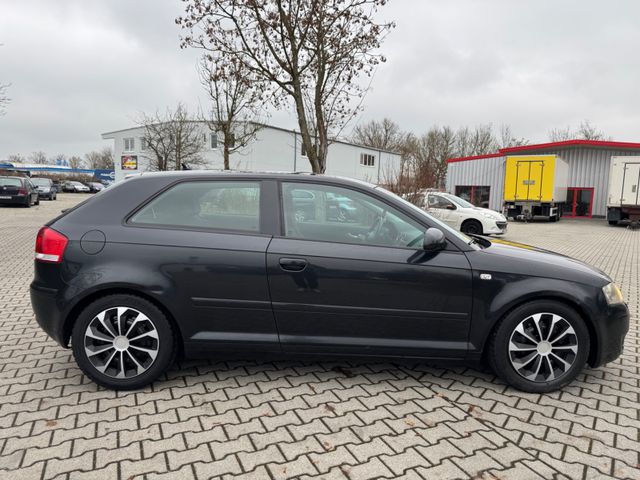 Audi A3 1.6  8P Benzin HU/TÜV 04.2026