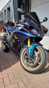 Yamaha R1 - YAMAHA 2011 R1