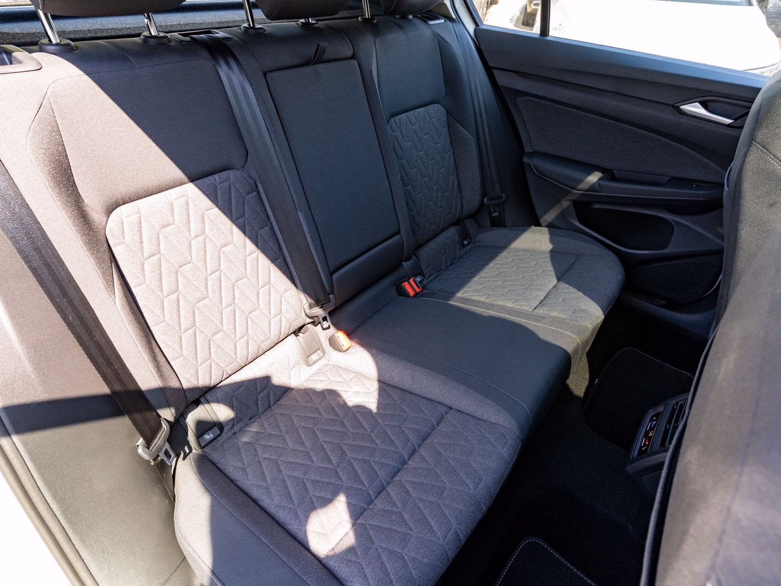 Volkswagen Golf Life 1.5TSI DSG LED Nav 360° PANO Stdhz AHK, миниатюра 8