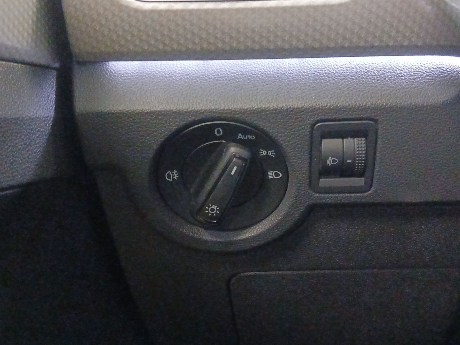 Fahrzeugabbildung Volkswagen T-Cross TSI Move RFK AHK App-Co. SHZ ACC Climatr