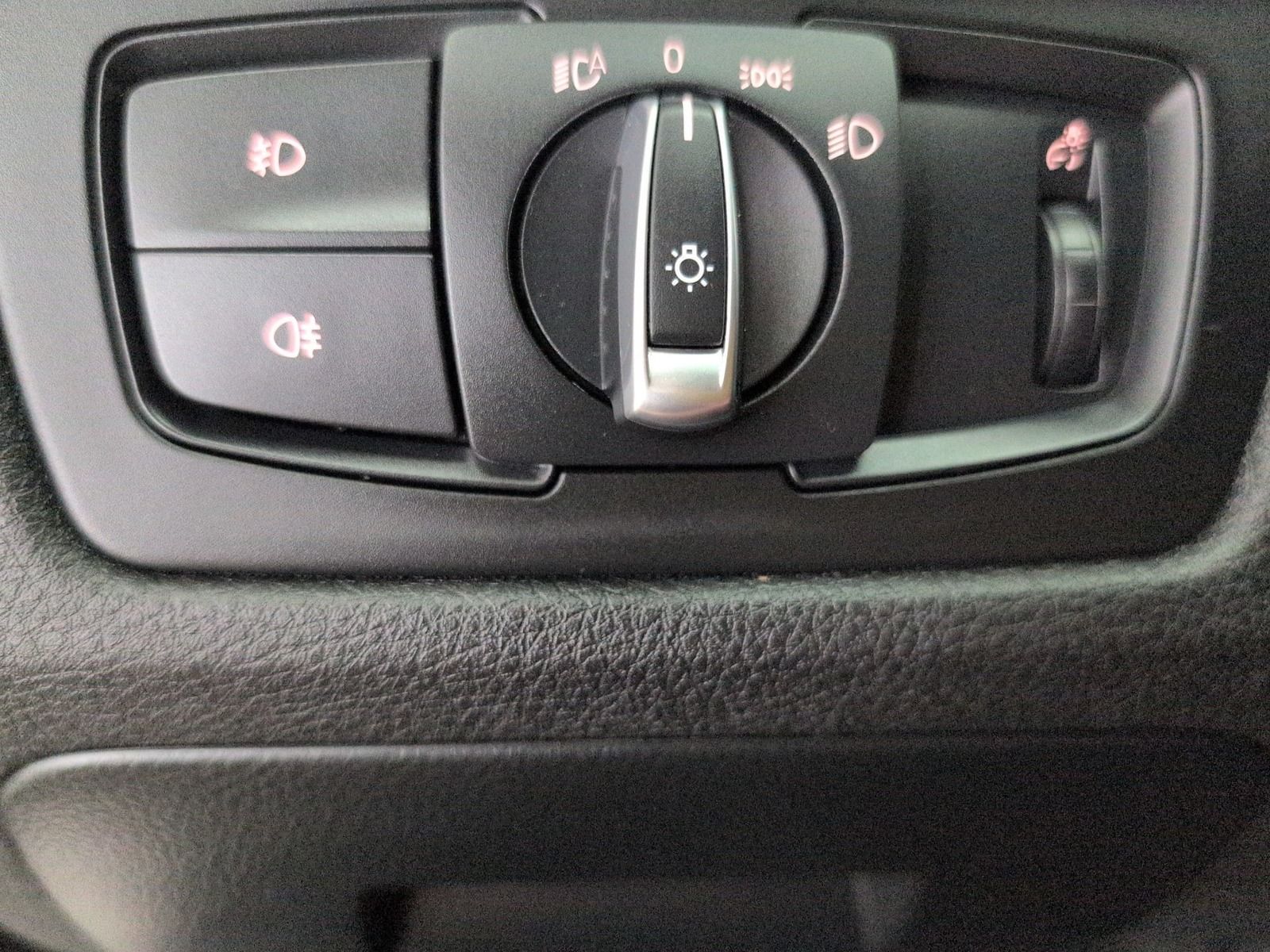 Fahrzeugabbildung BMW 320 d Touring xDrive * Leder * Bi- Xenon