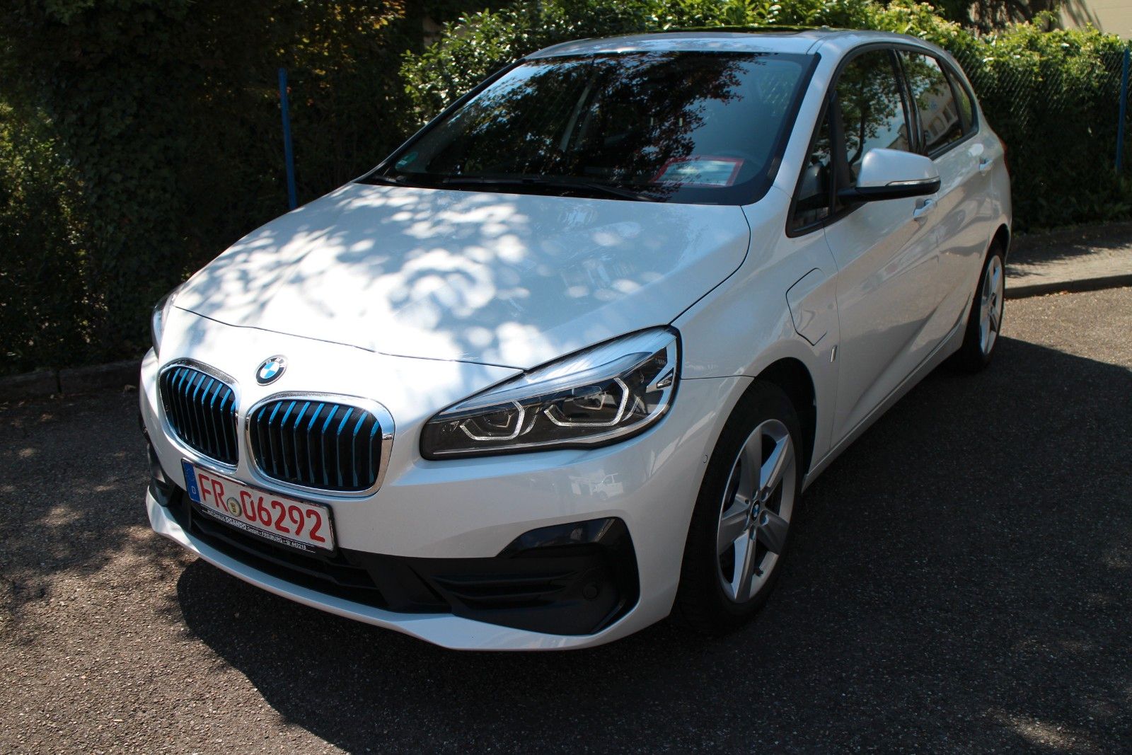 BMW 225xe/Aut. Active Tour/P.Dach/Klimaa/Nav/PDC/LED