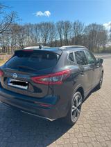 Nissan Qashqai 1.2 DIG-T Xtronic N-CONNECTA N-CONNECTA - Nissan Qashqai mit Benzin-Antrieb: Limousine, Automatik