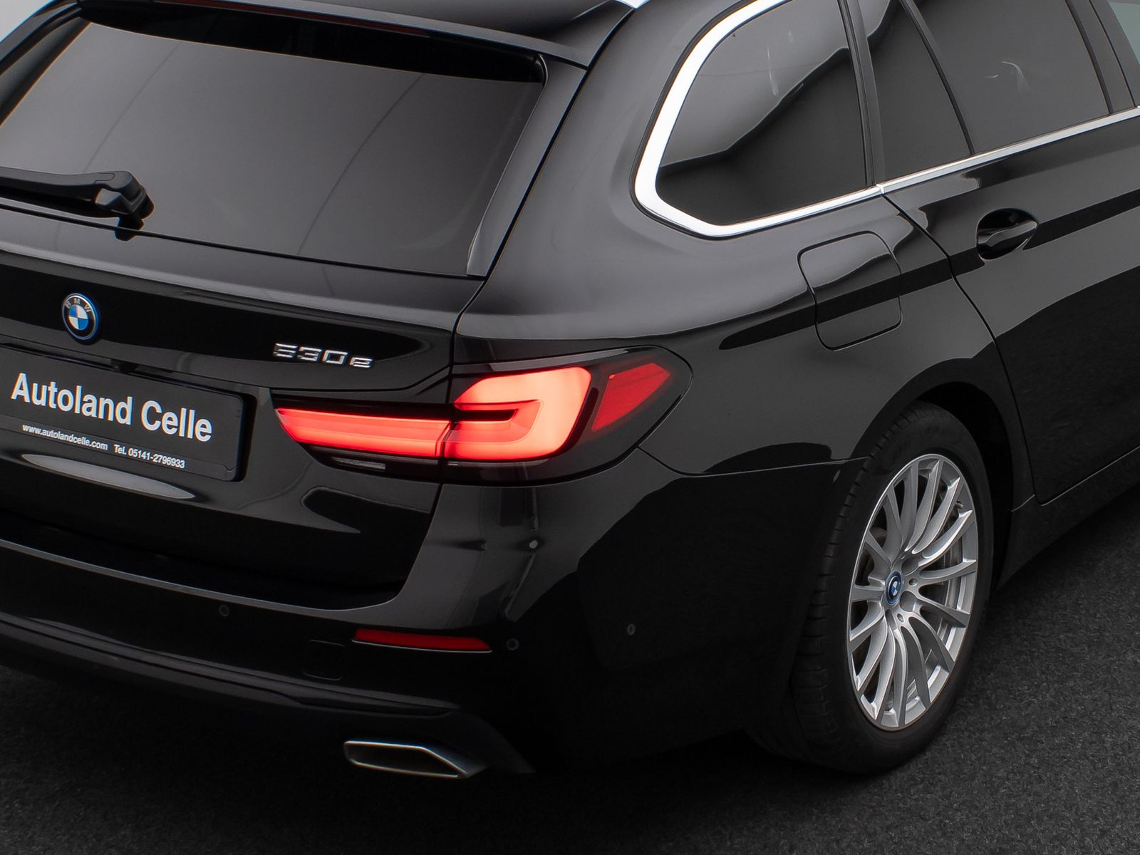 Fahrzeugabbildung BMW 530e Kamera Laser HUD DAB AHK Komfort AlarmLeder