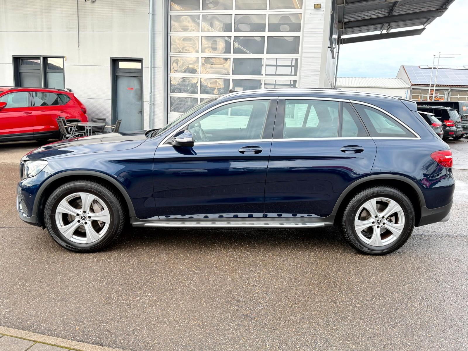 Mercedes-Benz GLC 300 4Matic Exclusive Pano_LED_Navi_HeadUp