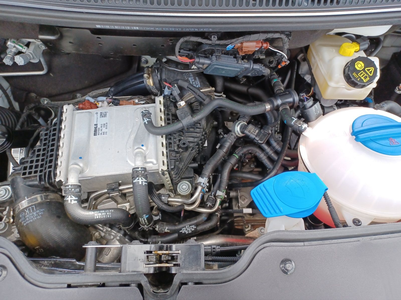 Fahrzeugabbildung Volkswagen T6 Kombi T6.1 TDI 9-Sitzer LR Klima GRA RFK SH