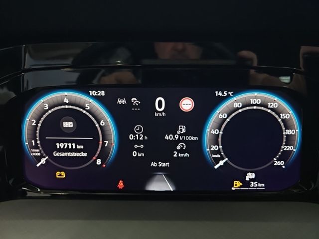Fahrzeugabbildung Volkswagen Golf Variant 1.5 TSI Life STANDHZ NAVI AHK 4xSHZ