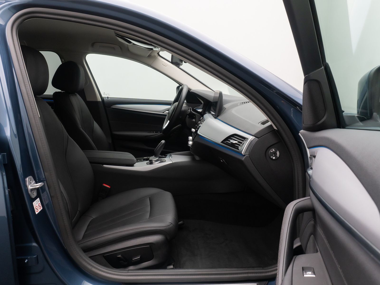 Fahrzeugabbildung BMW 530e Kamera DAB HiFi Sport Leder Komfort Alarm