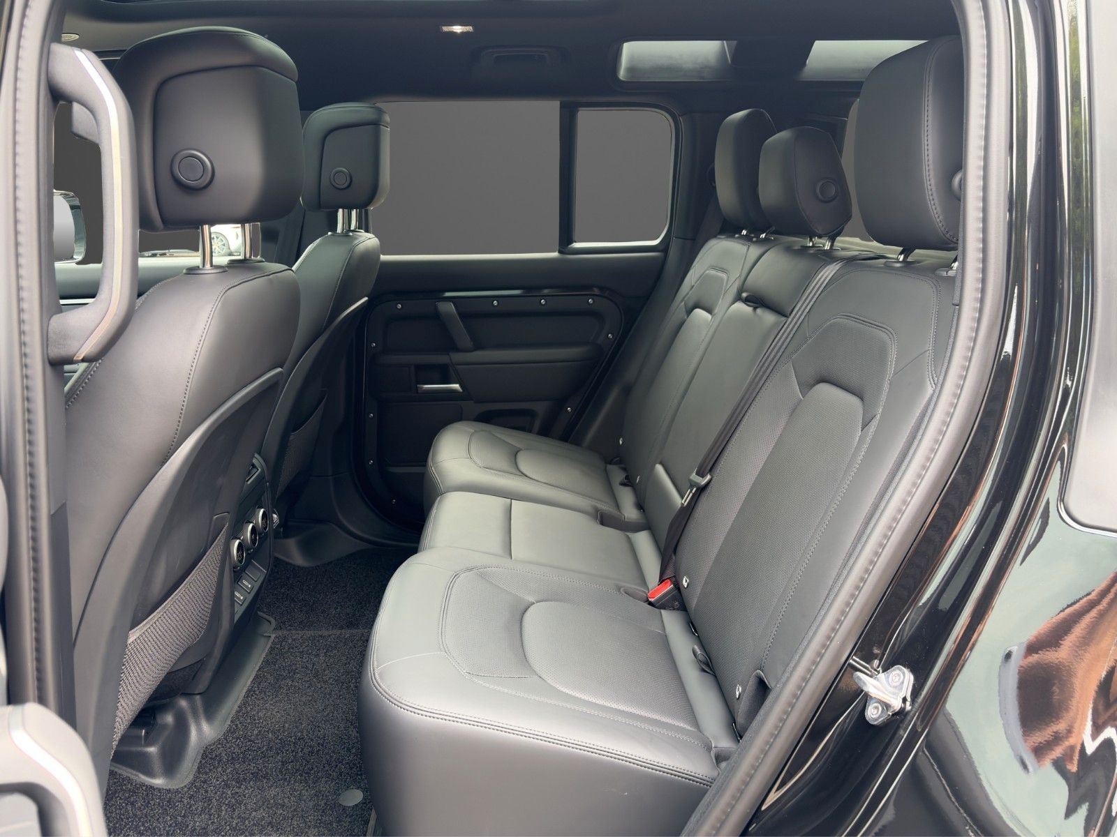 Fahrzeugabbildung Land Rover Defender 110 P425 X-Dynamic HSE MY2026