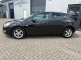 Opel Astra J Design Edition*AUTOMATIK*PDC*SHZ*GJREIF* - Opel Astra: Design