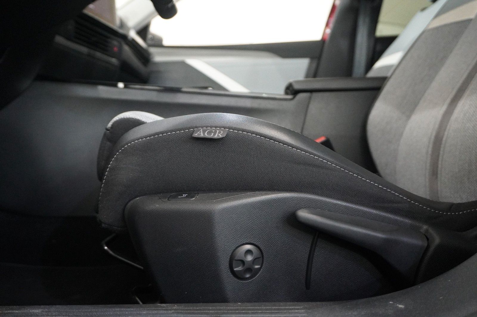 Fahrzeugabbildung Opel Astra L Lim. 1.6 HYBRID ELEGANCE NAVI/LED/KAMERA
